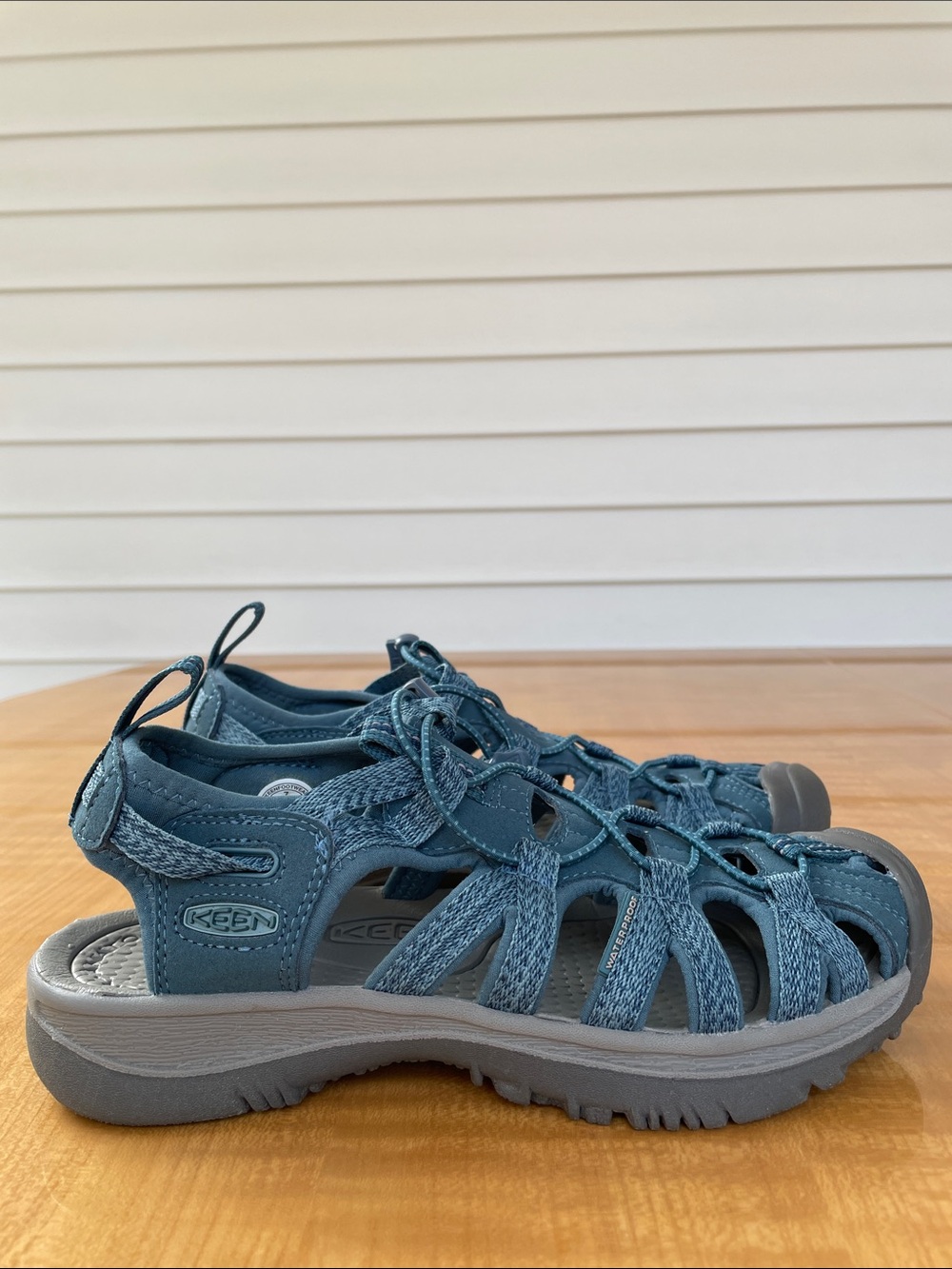 Keen Women’s Whisper Hiking Sandals Smoke Blue Size 7 Closed Toe Waterproof